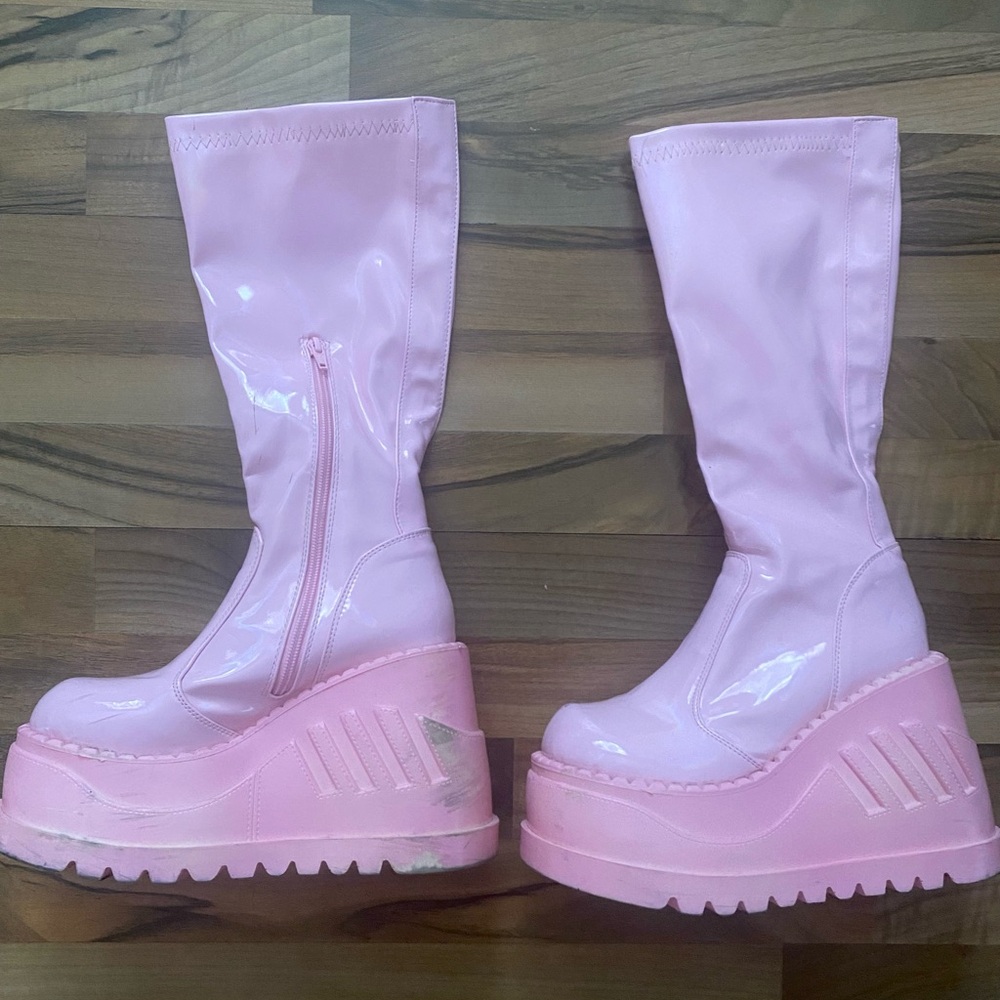 Demonia Stomp 200 Boots in Baby Pink